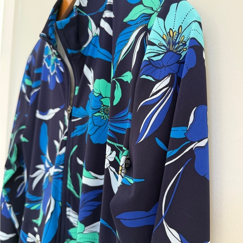 Tommy Bahama  Romantic Blooms Floral Blue and Green Women's Full Zip Golf Jacket - Picture 3 of 6